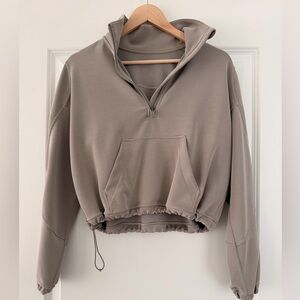 Women's LuLuLemon Taupe Pullover Top
